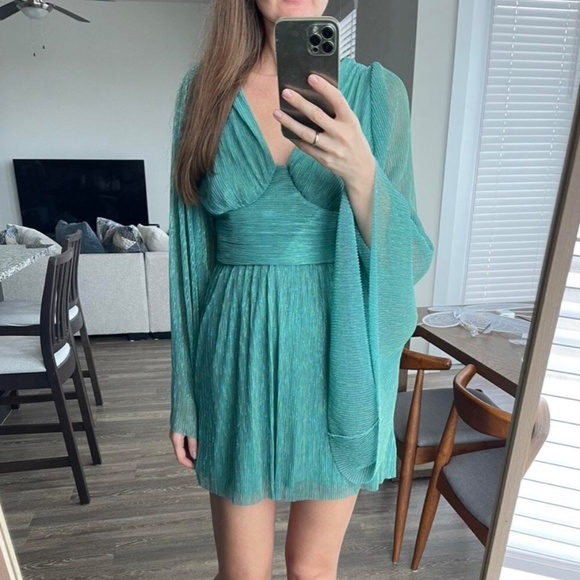 Green Mini Dress Flared Bell Long Sleeve, Fitted Waist V-Neck Cut Out Back Short - Picture 11 of 12